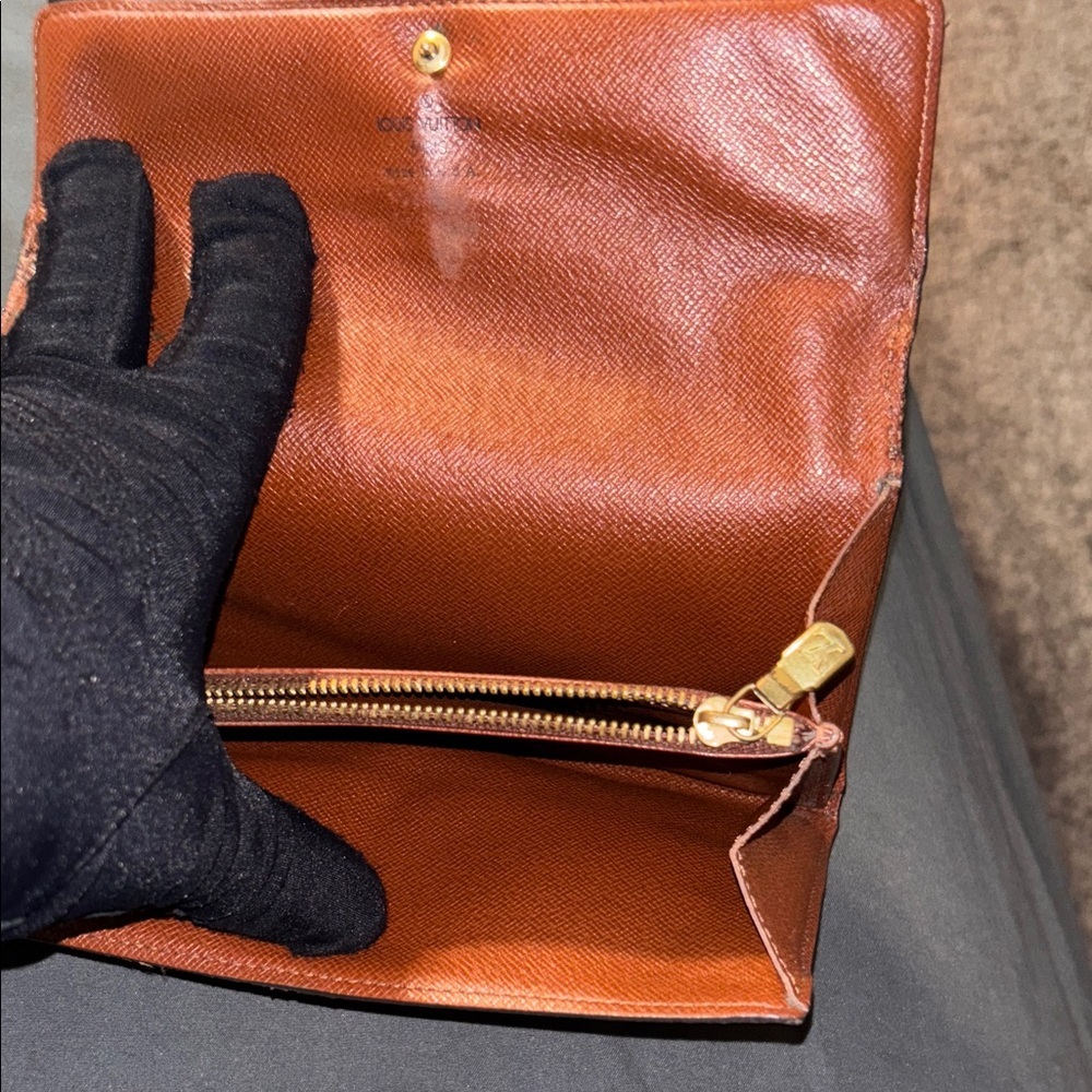 Louis Vuitton Monogram Wallet and Key Wallet Set - Picture 4 of 11